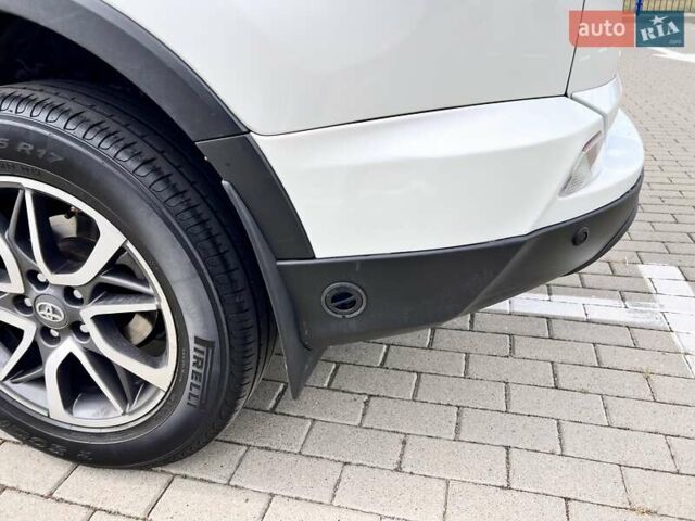 Белый Тойота РАВ 4, объемом двигателя 2 л и пробегом 171 тыс. км за 19999 $, фото 110 на Automoto.ua