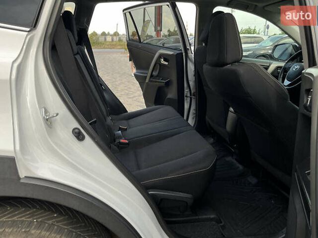 Белый Тойота РАВ 4, объемом двигателя 2.49 л и пробегом 95 тыс. км за 18699 $, фото 28 на Automoto.ua