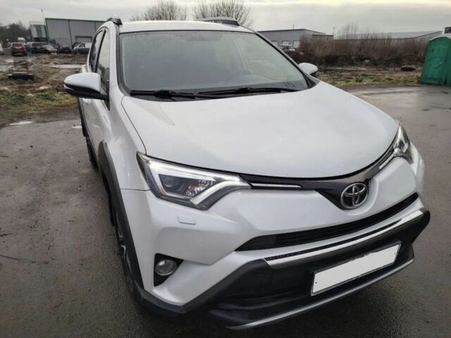 Белый Тойота РАВ 4, объемом двигателя 0 л и пробегом 120 тыс. км за 19500 $, фото 1 на Automoto.ua