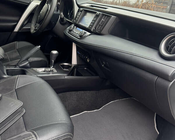 Белый Тойота РАВ 4, объемом двигателя 2.49 л и пробегом 144 тыс. км за 24990 $, фото 9 на Automoto.ua