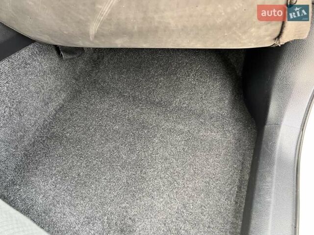 Белый Тойота РАВ 4, объемом двигателя 2 л и пробегом 171 тыс. км за 19999 $, фото 81 на Automoto.ua