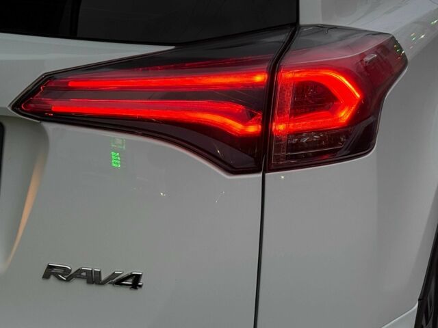 Белый Тойота РАВ 4, объемом двигателя 2 л и пробегом 98 тыс. км за 19500 $, фото 7 на Automoto.ua