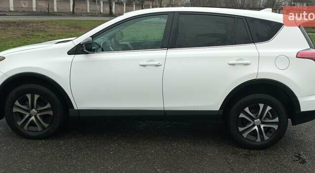 Белый Тойота РАВ 4, объемом двигателя 2.5 л и пробегом 180 тыс. км за 17200 $, фото 3 на Automoto.ua