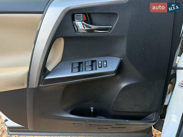 Білий Тойота РАВ 4, об'ємом двигуна 2.49 л та пробігом 150 тис. км за 22500 $, фото 17 на Automoto.ua