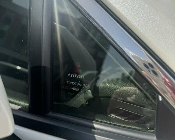 Белый Тойота РАВ 4, объемом двигателя 2.49 л и пробегом 140 тыс. км за 27000 $, фото 24 на Automoto.ua