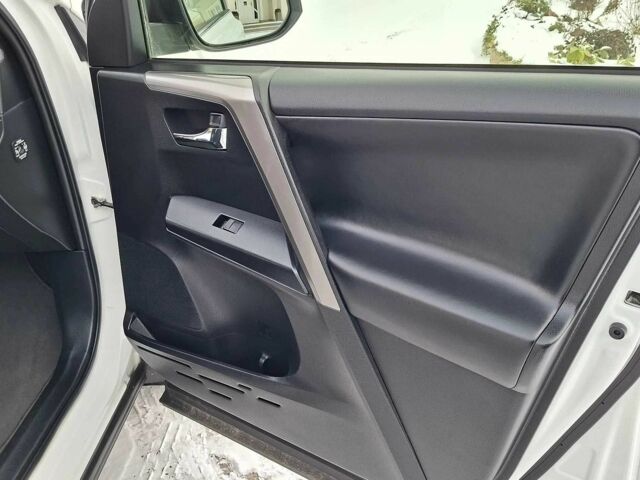 Білий Тойота РАВ 4, об'ємом двигуна 2.5 л та пробігом 155 тис. км за 16200 $, фото 12 на Automoto.ua