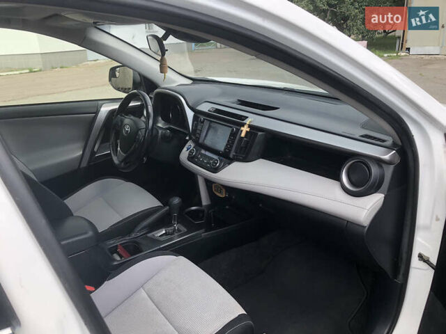 Білий Тойота РАВ 4, об'ємом двигуна 2.49 л та пробігом 153 тис. км за 19000 $, фото 9 на Automoto.ua