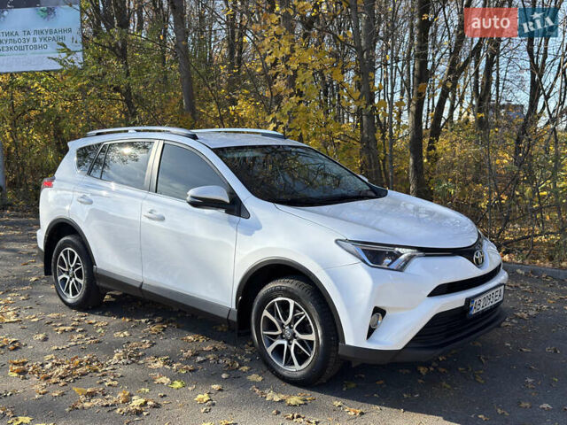 Білий Тойота РАВ 4, об'ємом двигуна 1.99 л та пробігом 196 тис. км за 19700 $, фото 9 на Automoto.ua