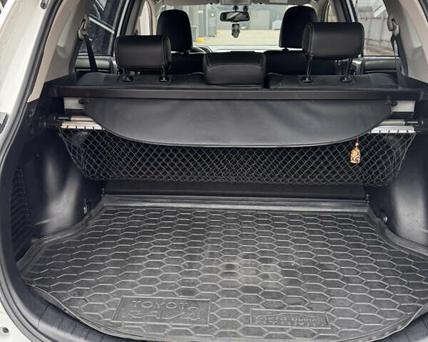 Белый Тойота РАВ 4, объемом двигателя 2.49 л и пробегом 144 тыс. км за 24990 $, фото 28 на Automoto.ua