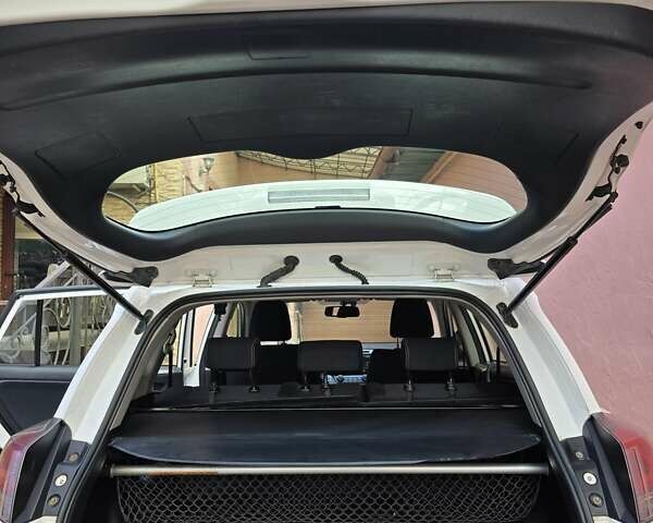 Белый Тойота РАВ 4, объемом двигателя 2.5 л и пробегом 110 тыс. км за 23500 $, фото 4 на Automoto.ua