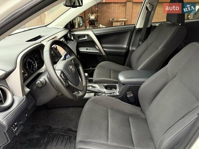 Белый Тойота РАВ 4, объемом двигателя 2.49 л и пробегом 98 тыс. км за 23999 $, фото 69 на Automoto.ua