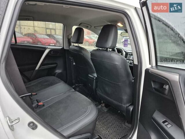 Белый Тойота РАВ 4, объемом двигателя 2.49 л и пробегом 132 тыс. км за 19200 $, фото 11 на Automoto.ua