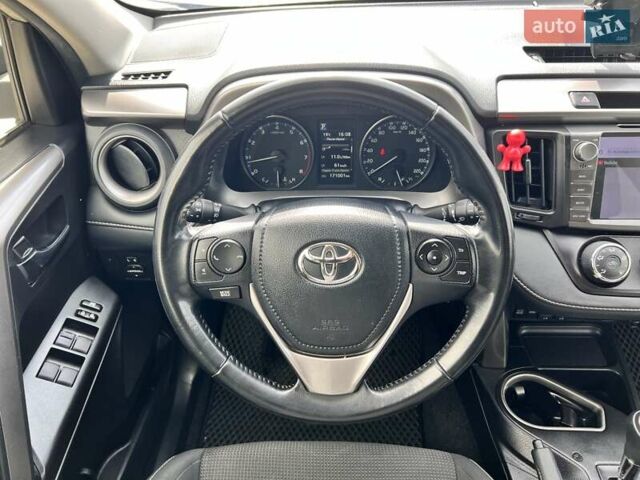 Белый Тойота РАВ 4, объемом двигателя 2 л и пробегом 171 тыс. км за 19999 $, фото 102 на Automoto.ua