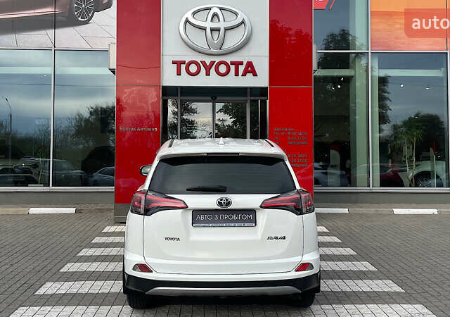 Білий Тойота РАВ 4, об'ємом двигуна 1.99 л та пробігом 158 тис. км за 18878 $, фото 3 на Automoto.ua