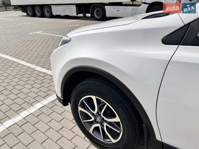 Белый Тойота РАВ 4, объемом двигателя 2 л и пробегом 171 тыс. км за 19999 $, фото 40 на Automoto.ua