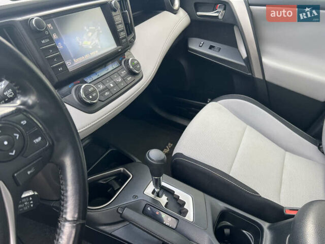 Белый Тойота РАВ 4, объемом двигателя 2.49 л и пробегом 154 тыс. км за 19400 $, фото 23 на Automoto.ua