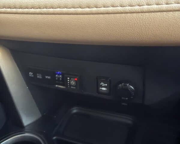 Білий Тойота РАВ 4, об'ємом двигуна 2.49 л та пробігом 150 тис. км за 22500 $, фото 19 на Automoto.ua