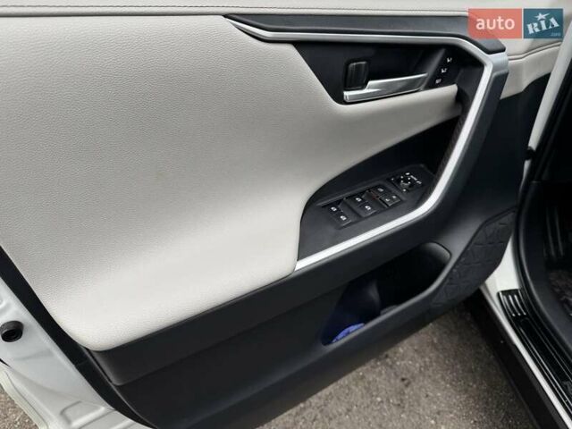 Білий Тойота РАВ 4, об'ємом двигуна 1.99 л та пробігом 99 тис. км за 28000 $, фото 12 на Automoto.ua