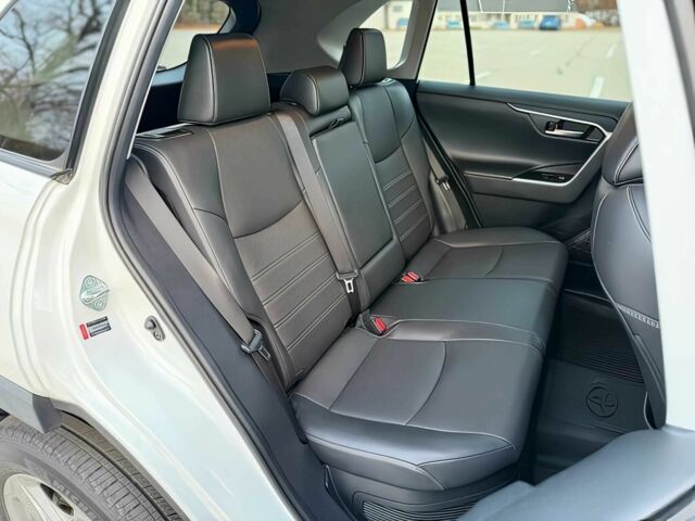 Білий Тойота РАВ 4, об'ємом двигуна 2.5 л та пробігом 48 тис. км за 10500 $, фото 13 на Automoto.ua