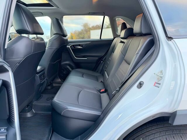 Білий Тойота РАВ 4, об'ємом двигуна 2.5 л та пробігом 48 тис. км за 10500 $, фото 12 на Automoto.ua