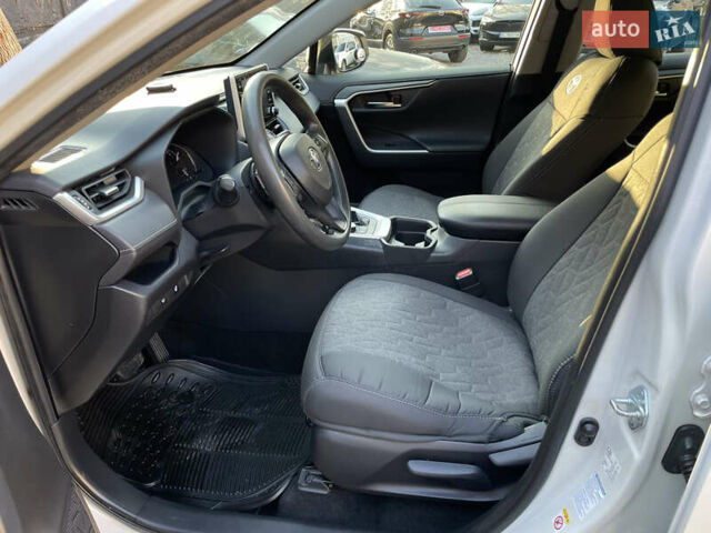 Белый Тойота РАВ 4, объемом двигателя 2 л и пробегом 215 тыс. км за 21000 $, фото 7 на Automoto.ua