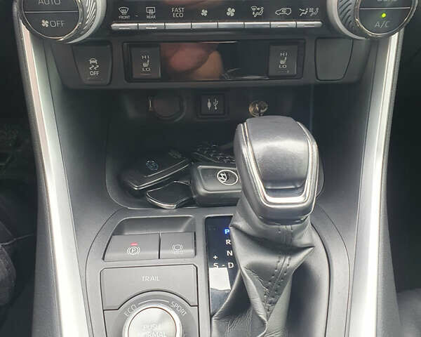 Белый Тойота РАВ 4, объемом двигателя 2.5 л и пробегом 150 тыс. км за 33000 $, фото 3 на Automoto.ua