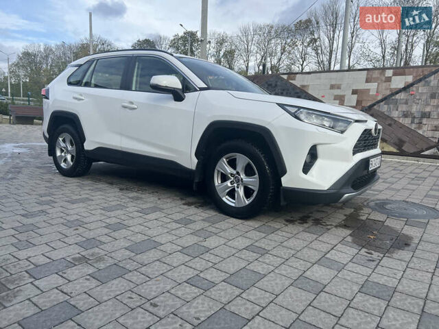 Тойота РАВ 4 2019 в Ровно на Automoto.ua Белый Тойота РАВ 4, объемом двигателя 1.99 л и пробегом 83 тыс. км за 28400 $, фото 6 на Automoto.ua