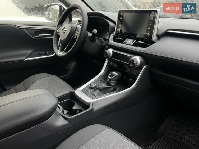 Белый Тойота РАВ 4, объемом двигателя 2 л и пробегом 215 тыс. км за 21000 $, фото 15 на Automoto.ua