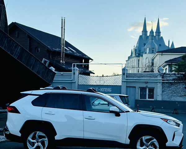 Тойота РАВ 4 2019 в Одессе на Automoto.ua Белый Тойота РАВ 4, объемом двигателя 2.49 л и пробегом 89 тыс. км за 23300 $, фото 4 на Automoto.ua