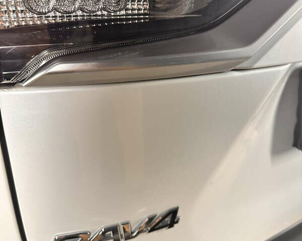 Тойота РАВ 4 2019 в Киеве на Automoto.ua Белый Тойота РАВ 4, объемом двигателя 2.49 л и пробегом 85 тыс. км за 41500 $, фото 4 на Automoto.ua