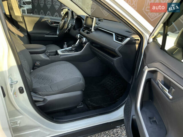 Белый Тойота РАВ 4, объемом двигателя 2 л и пробегом 215 тыс. км за 21000 $, фото 4 на Automoto.ua