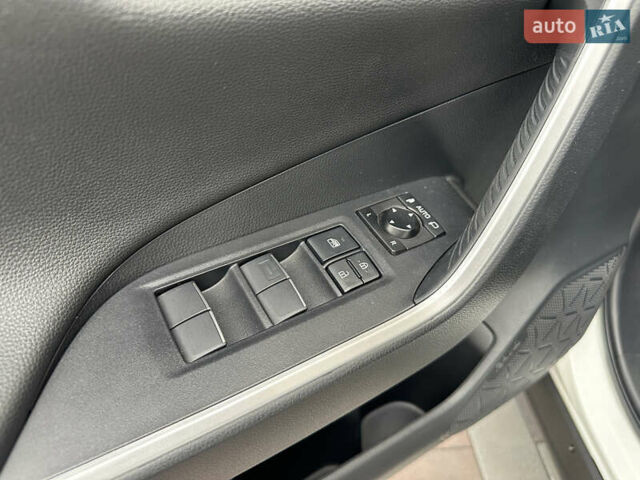 Белый Тойота РАВ 4, объемом двигателя 2 л и пробегом 70 тыс. км за 27999 $, фото 17 на Automoto.ua