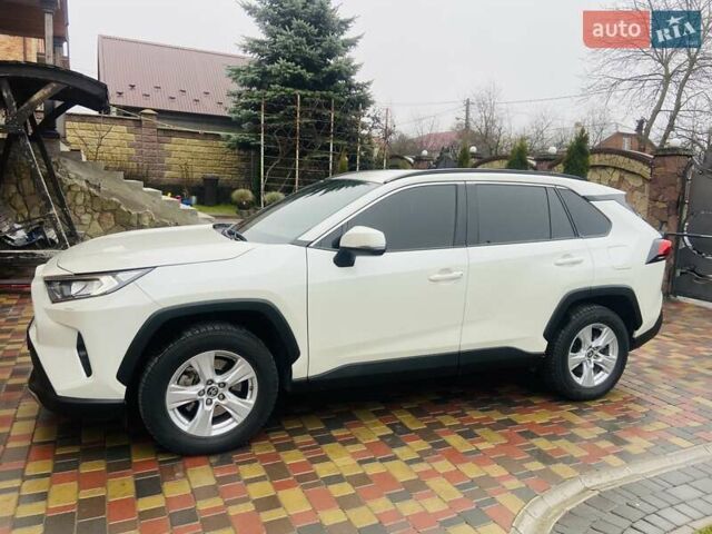 Белый Тойота РАВ 4, объемом двигателя 2 л и пробегом 41 тыс. км за 30700 $, фото 1 на Automoto.ua