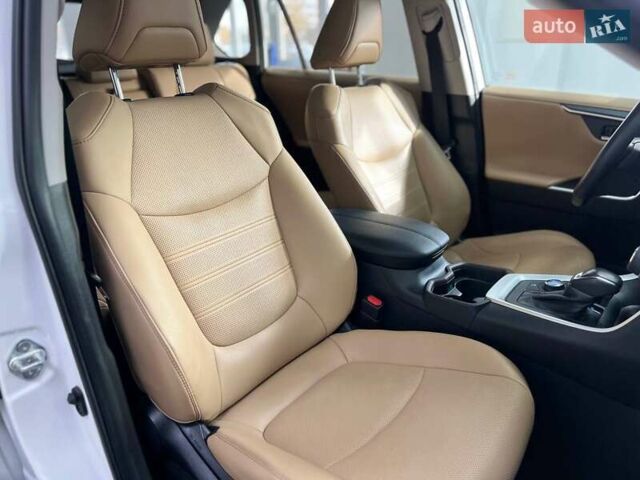 Білий Тойота РАВ 4, об'ємом двигуна 2.49 л та пробігом 85 тис. км за 31000 $, фото 16 на Automoto.ua