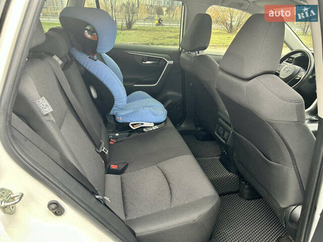 Білий Тойота РАВ 4, об'ємом двигуна 1.99 л та пробігом 82 тис. км за 28000 $, фото 10 на Automoto.ua