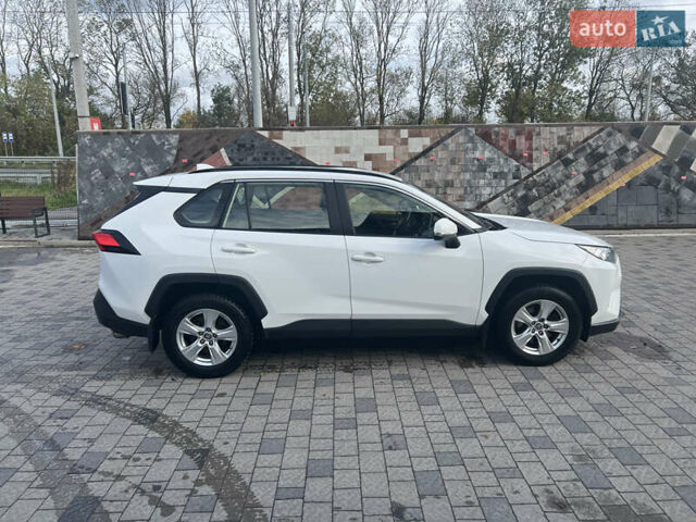 Тойота РАВ 4 2019 в Ровно на Automoto.ua Белый Тойота РАВ 4, объемом двигателя 1.99 л и пробегом 83 тыс. км за 28400 $, фото 9 на Automoto.ua