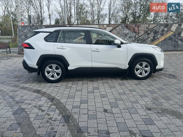 Тойота РАВ 4 2019 в Ровно на Automoto.ua Белый Тойота РАВ 4, объемом двигателя 1.99 л и пробегом 83 тыс. км за 28400 $, фото 8 на Automoto.ua