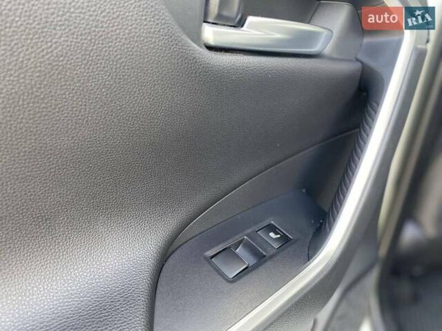 Тойота РАВ 4 2019 в Полтаве на Automoto.ua Белый Тойота РАВ 4, объемом двигателя 1.99 л и пробегом 101 тыс. км за 28700 $, фото 11 на Automoto.ua