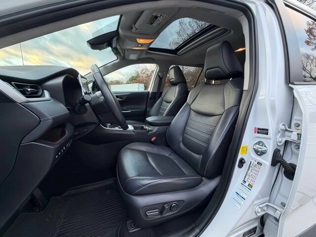 Білий Тойота РАВ 4, об'ємом двигуна 2.5 л та пробігом 48 тис. км за 10500 $, фото 9 на Automoto.ua