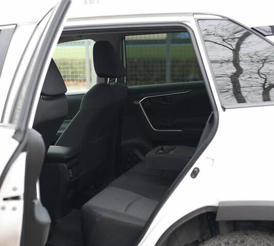 Білий Тойота РАВ 4, об'ємом двигуна 1.99 л та пробігом 140 тис. км за 23300 $, фото 6 на Automoto.ua