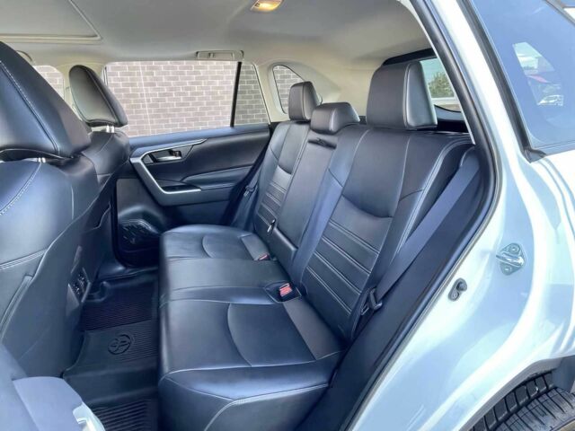 Білий Тойота РАВ 4, об'ємом двигуна 2.5 л та пробігом 36 тис. км за 14000 $, фото 19 на Automoto.ua