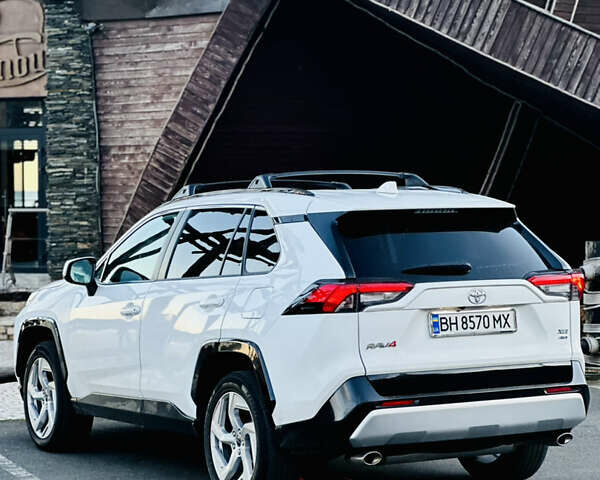 Тойота РАВ 4 2019 в Одессе на Automoto.ua Белый Тойота РАВ 4, объемом двигателя 2.49 л и пробегом 89 тыс. км за 23300 $, фото 7 на Automoto.ua