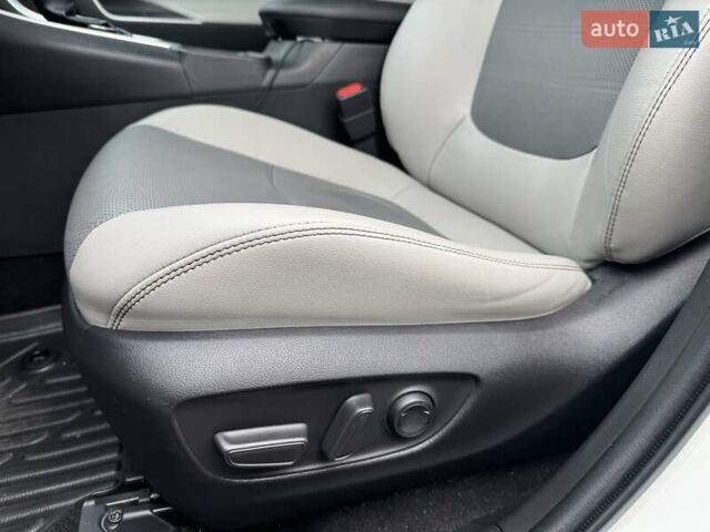 Білий Тойота РАВ 4, об'ємом двигуна 1.99 л та пробігом 99 тис. км за 28000 $, фото 13 на Automoto.ua