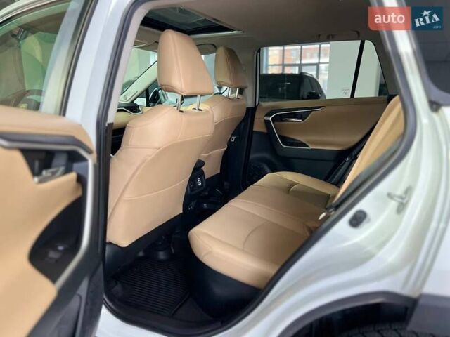 Білий Тойота РАВ 4, об'ємом двигуна 2.49 л та пробігом 85 тис. км за 31000 $, фото 18 на Automoto.ua