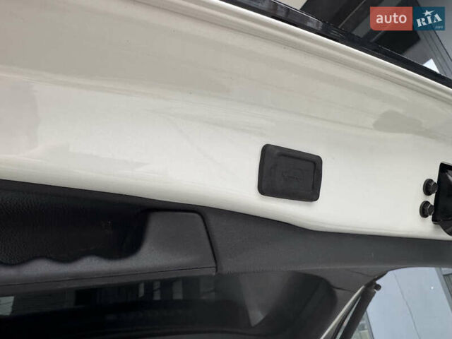 Білий Тойота РАВ 4, об'ємом двигуна 2.49 л та пробігом 106 тис. км за 31500 $, фото 7 на Automoto.ua