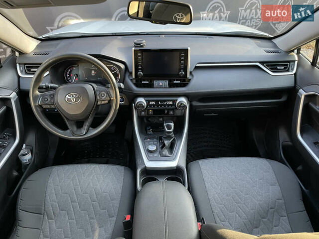 Белый Тойота РАВ 4, объемом двигателя 2 л и пробегом 215 тыс. км за 21000 $, фото 2 на Automoto.ua