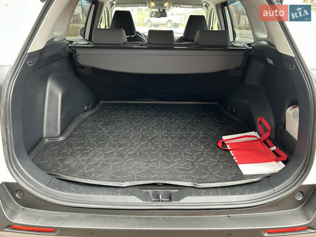 Білий Тойота РАВ 4, об'ємом двигуна 2 л та пробігом 106 тис. км за 27900 $, фото 21 на Automoto.ua