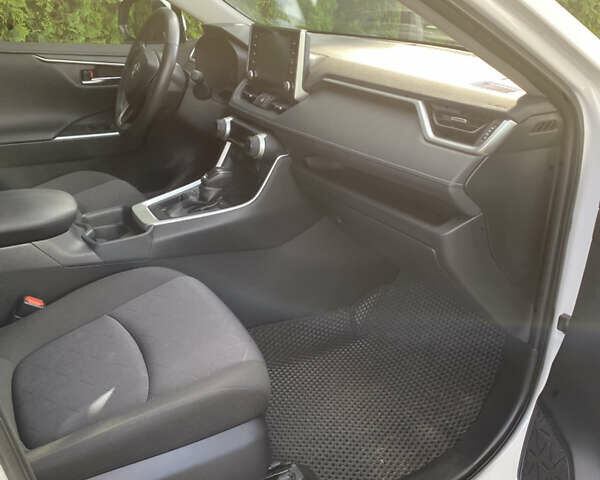 Белый Тойота РАВ 4, объемом двигателя 1.99 л и пробегом 51 тыс. км за 28500 $, фото 3 на Automoto.ua