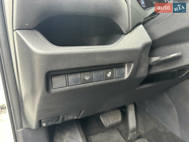 Белый Тойота РАВ 4, объемом двигателя 2 л и пробегом 70 тыс. км за 27999 $, фото 16 на Automoto.ua