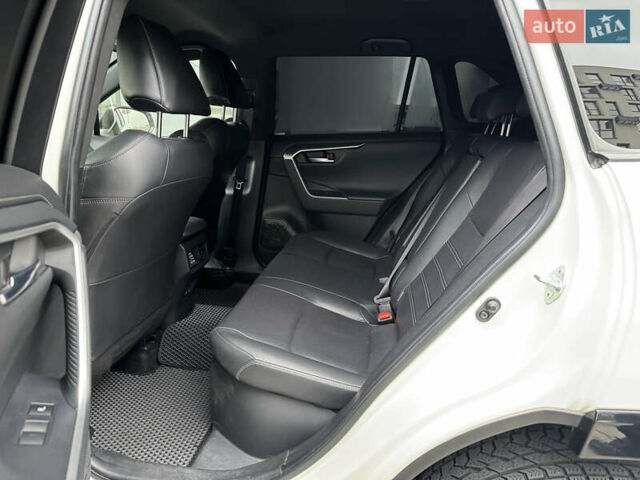 Білий Тойота РАВ 4, об'ємом двигуна 2.49 л та пробігом 106 тис. км за 31500 $, фото 8 на Automoto.ua